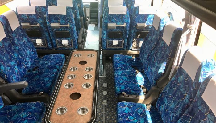 小型サロンバス